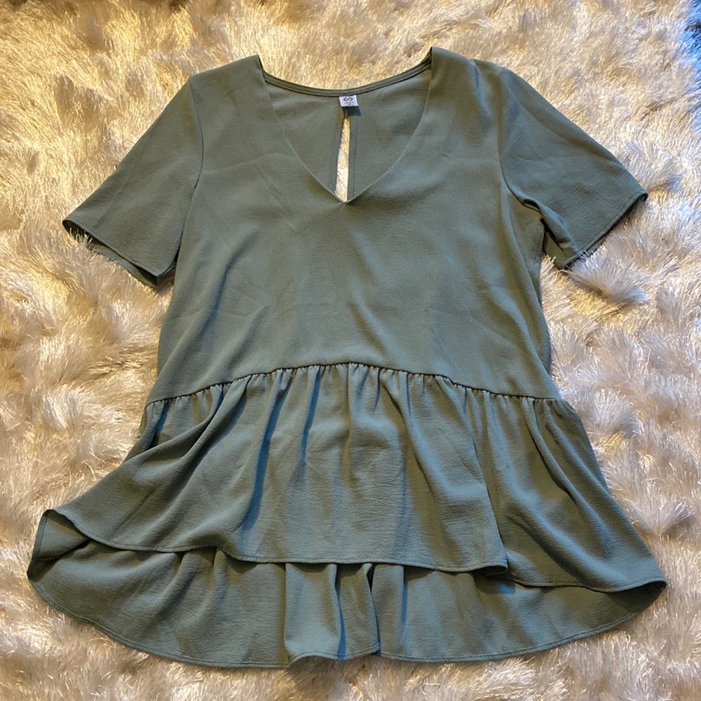 Cents of Style Green Peplum Blouse size Medium - Picture 1 of 6
